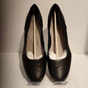 BRAND NEW WOMEN'S CLARKS LEATHER BLACK SIZE 11